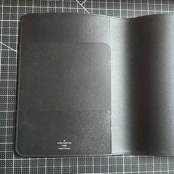 Louis Vuitton Desk Agenda Cover A5 insert size, Damier Black - Picture 6 of 13